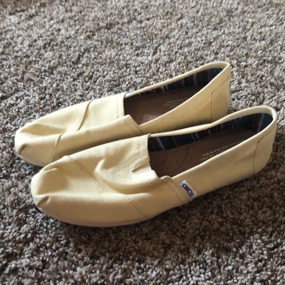 Cream TOMS!!! BARLEY WORN!!! - Picture 2 of 4